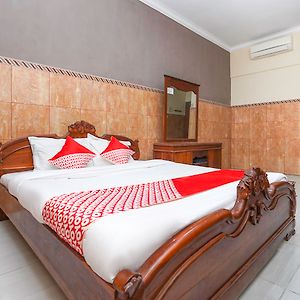 OYO 2715 Hotel Madinah Syariah